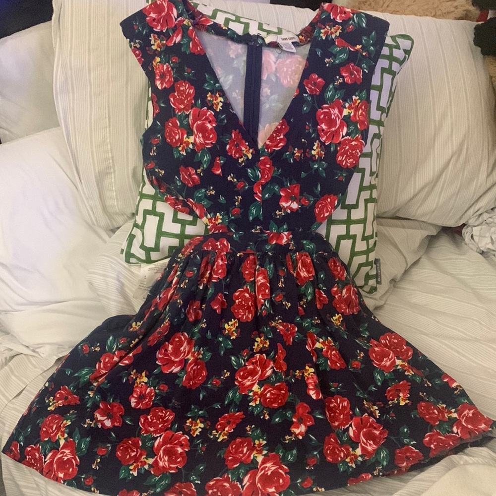 Floral Print Pleated Deep V neck side Cutout Mini Summer Dress